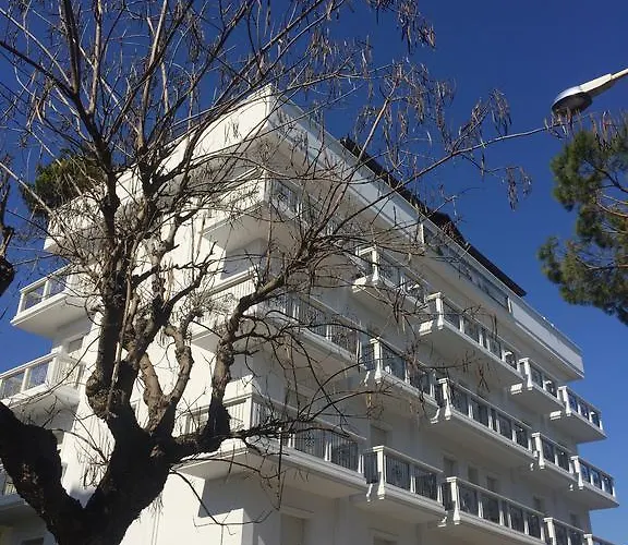 Veliero Aparthotel 4*