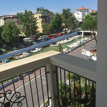 Veliero מלון דירות 4*