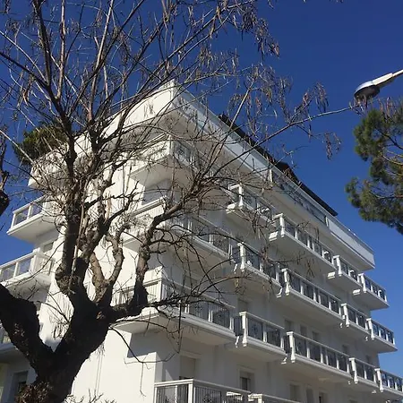 Veliero Aparthotel 4*